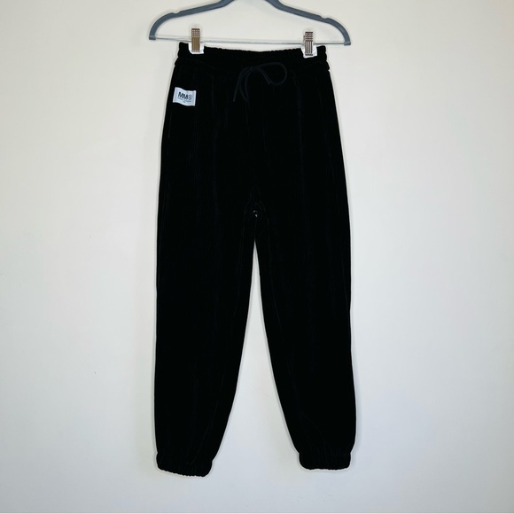 MM6 Margiela Cropped Sweatpants in Black - Picture 2 of 14